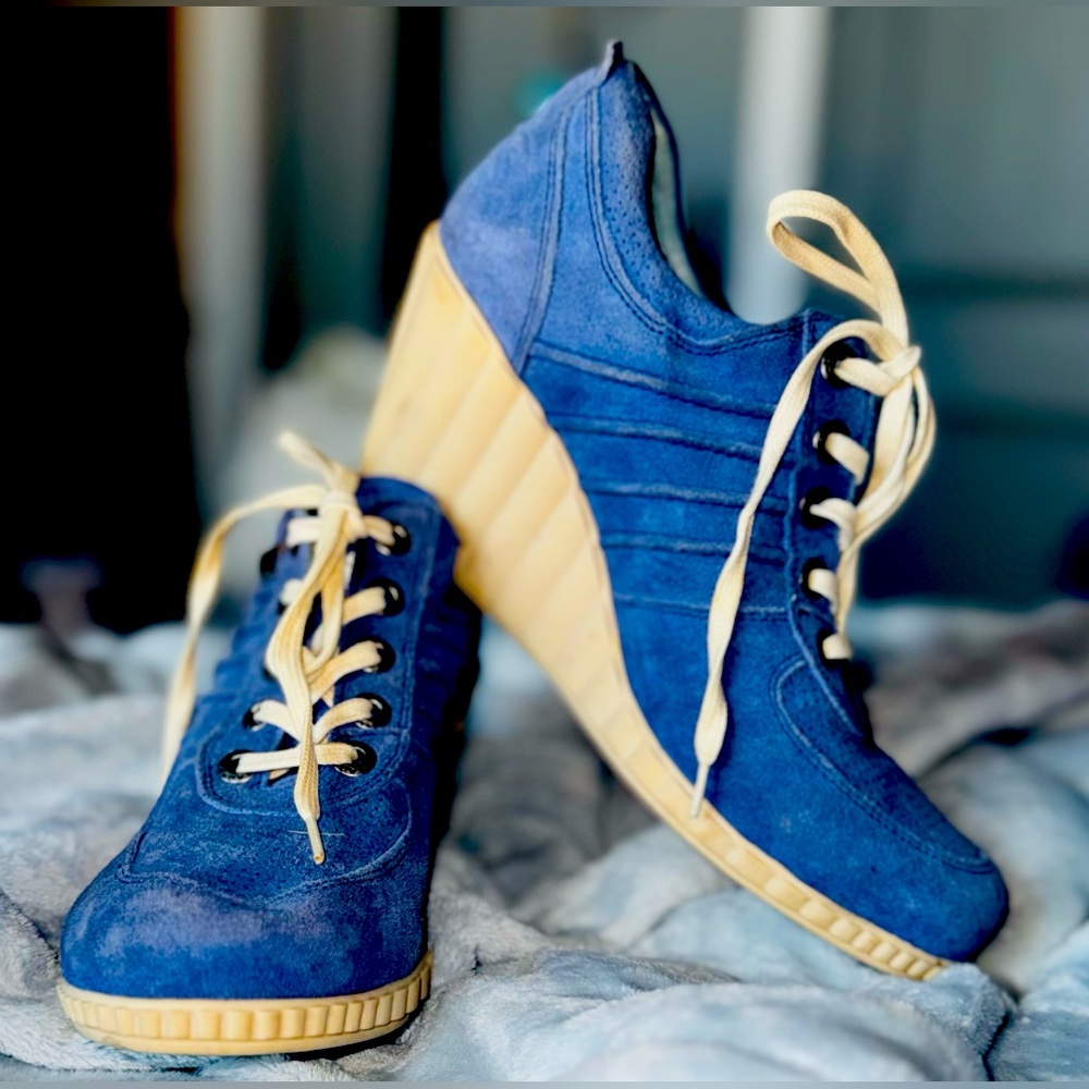 MAG BLUE SUEDE 3in heel shoes size 39